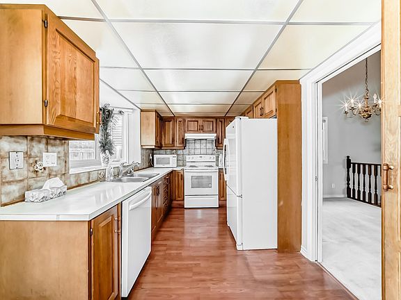 5th image of 2509 106a St NW