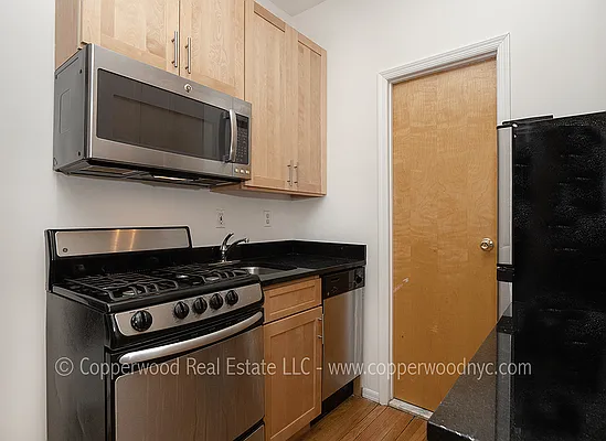 Rented by Copperwood Real Estate | media 18