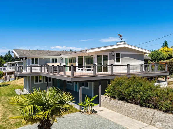 2735 Evening Glory Court, Clinton, WA 98236