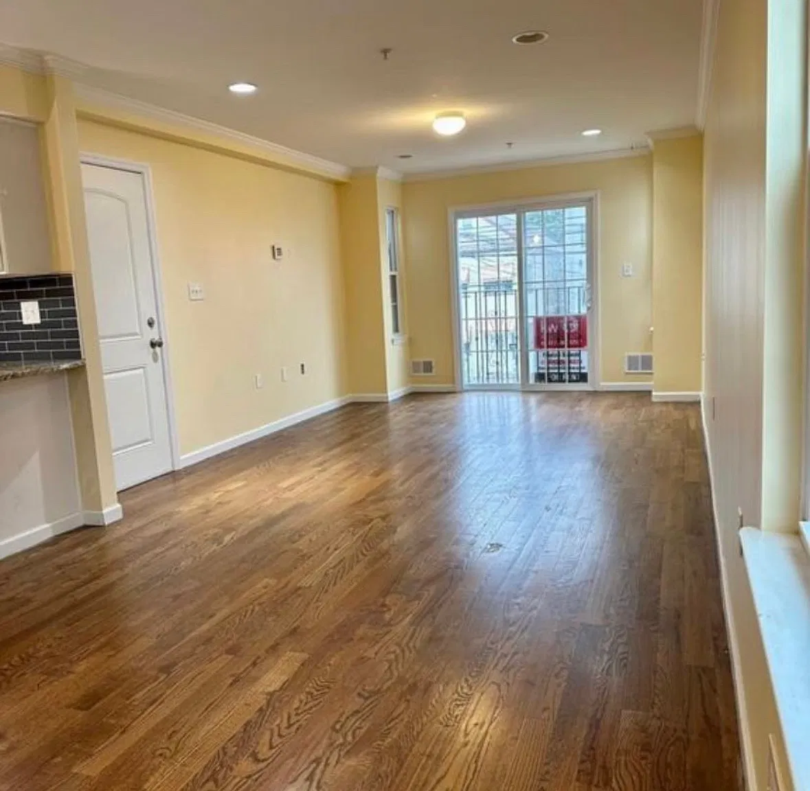 214 Center St — Photo 3
