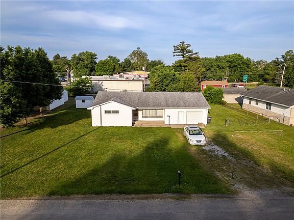 2nd image of 831 Texas Pl