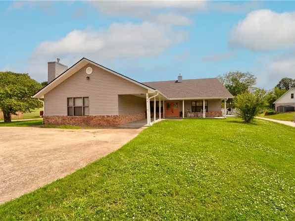 305 Black Oak Ave, Springdale, AR 72764