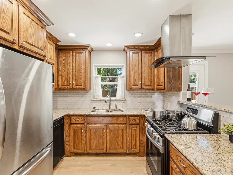 1213 Dalhart Dr — Photo 7