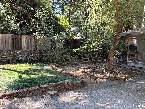 4th image of 184 Acorn Dr