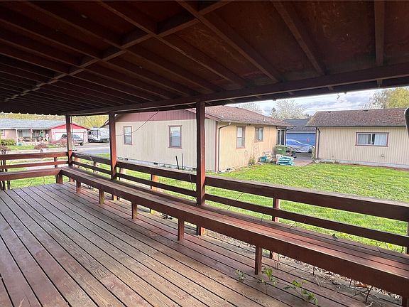 3rd image of 215 Cowlitz Drive