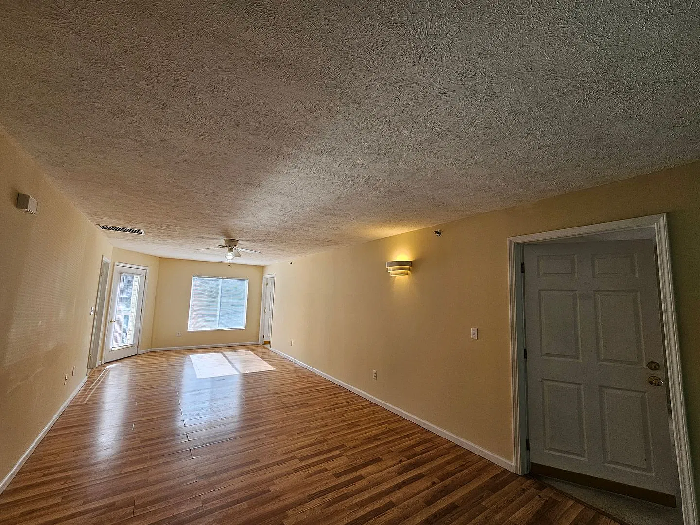 4 bed/4 bath - A/C, W/D, Walk-in closets, pool - Available 6/2/2027 — Photo 3