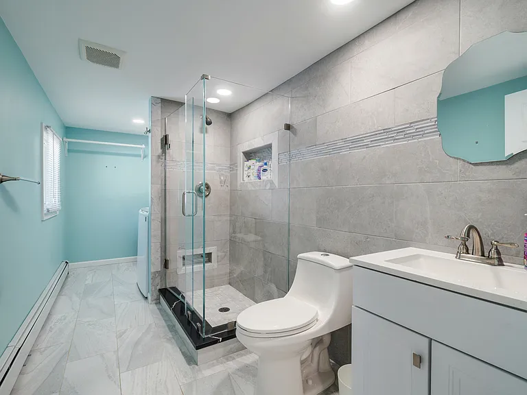 351 Hollywood Ave — Photo 8