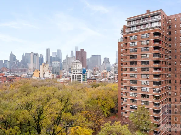 212 East Broadway image 19 of 31