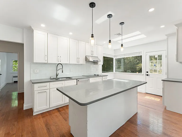128 Moorland Dr — Photo 6