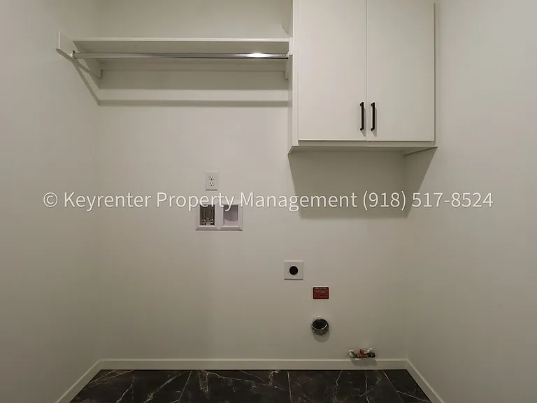 2908 S Redwood Ave — Photo 46