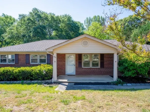 620 Creighton Dr, Taylors, SC 29687