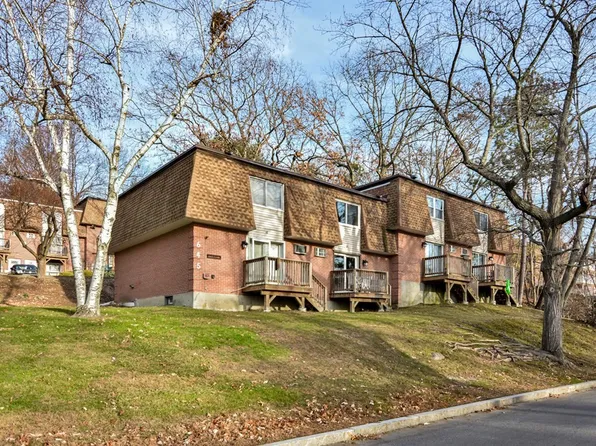 645 Robbins Ave APT 49, Dracut, MA 01826