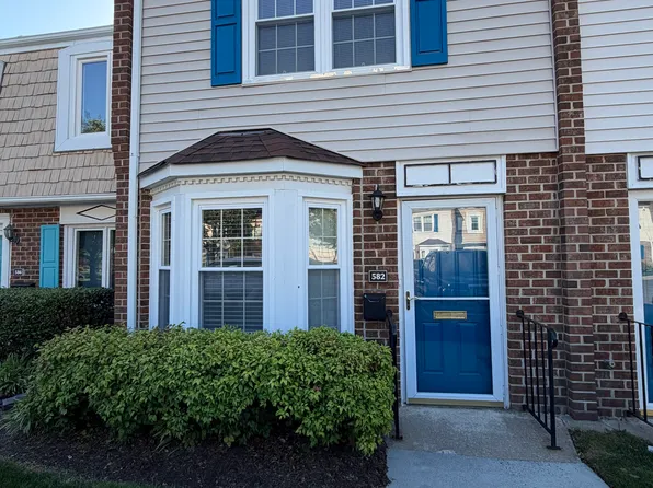 582 Tenbee Ln, Virginia Beach, VA 23451