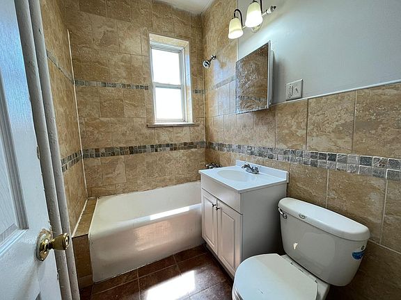 5th image of 633 Bergen Ave #39B
