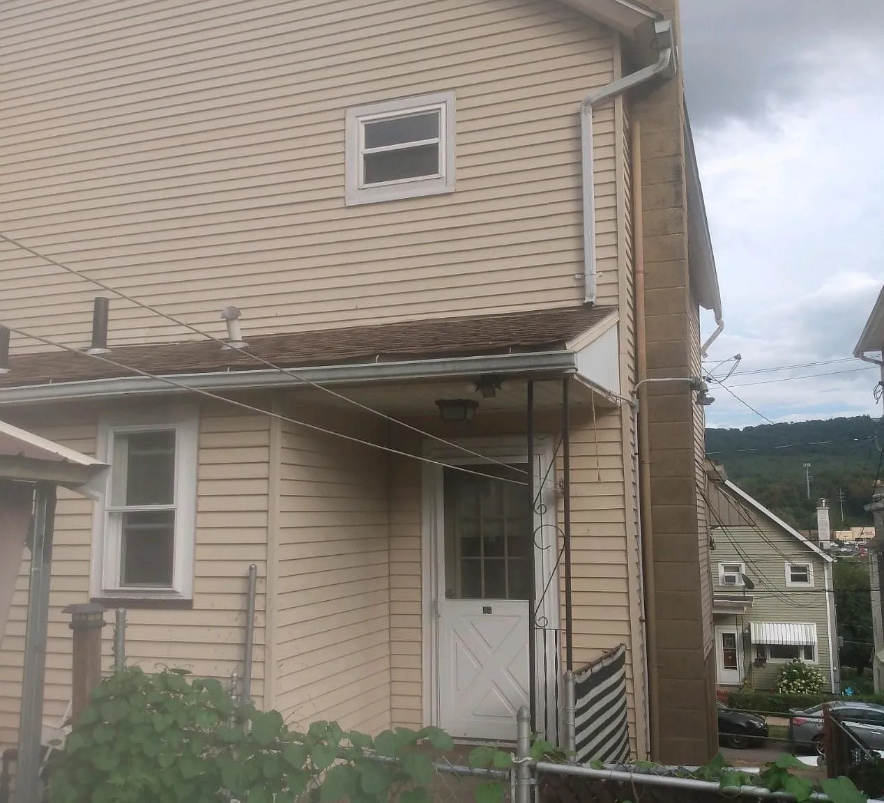 2 bed, 1100 sqft, $1,050 — Photo 2
