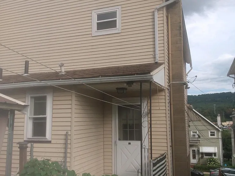 80 N Empire St #A — Photo 2