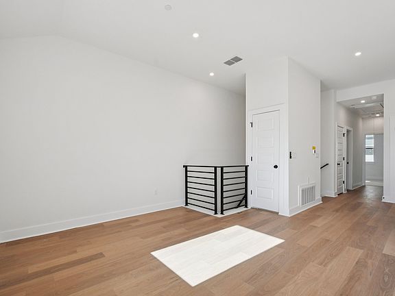 4th image of 200 W 56th St #5104