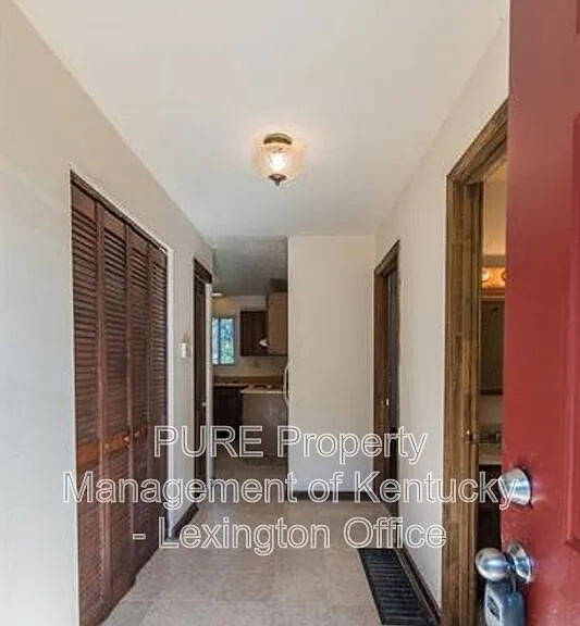796 Ridgeview Dr — Photo 3