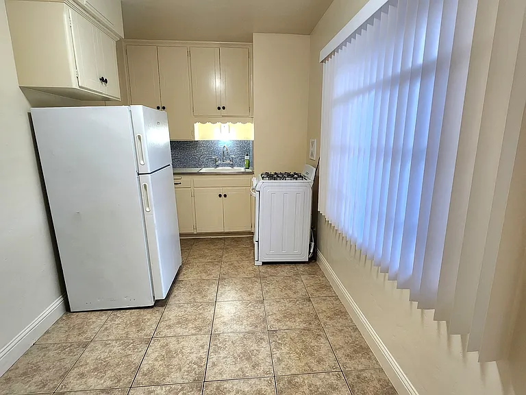 157 N Echo Ave #2 — Photo 3