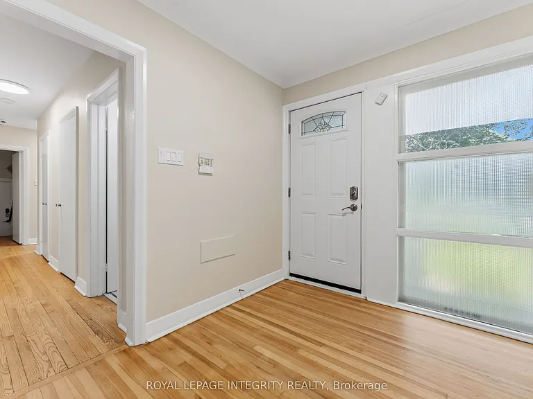 1873 Fairbanks Ave — Photo 2