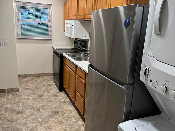 5th image of 2913 S 134th Ave #1