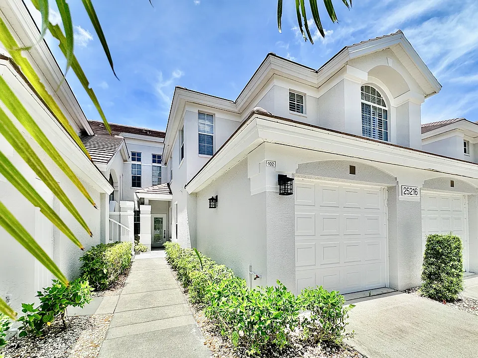 25216 Pelican Creek Cir #CIRCLE102