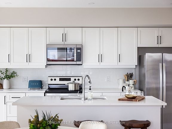 2nd image of 4286 King St E #1109