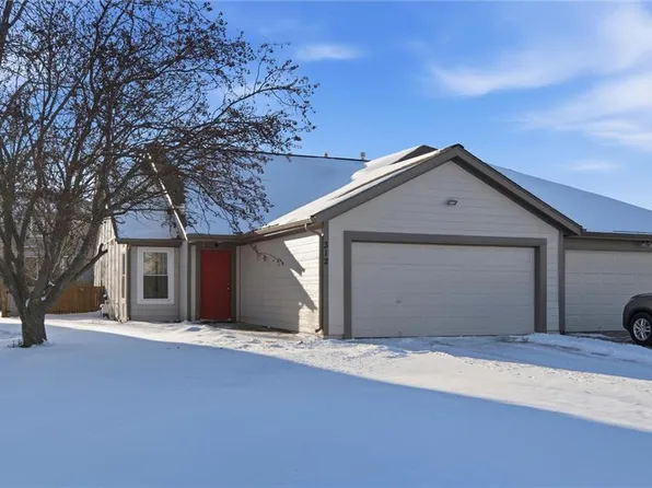 312 S Stone Creek Dr, Gardner, KS 66030
