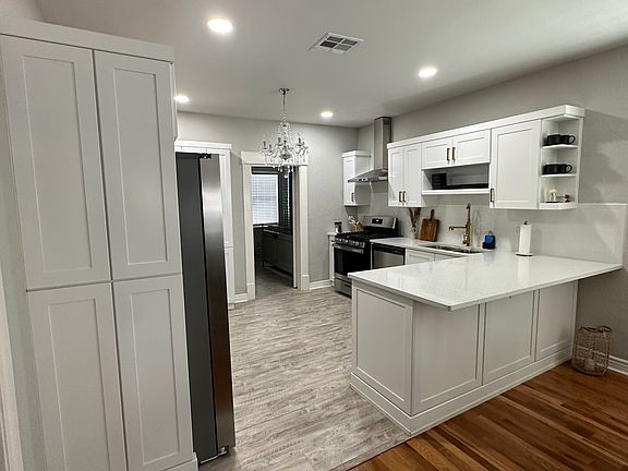 5th image of 3710 Cambridge Ave