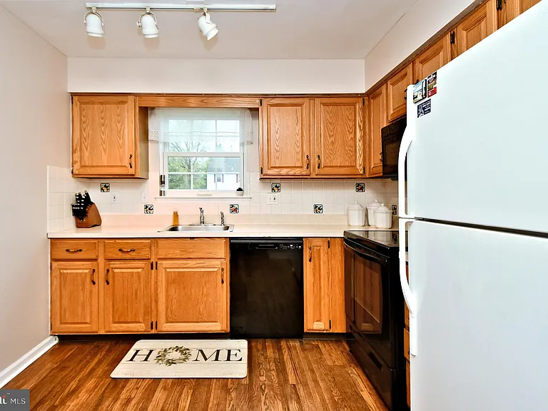 800 Beacon Ct — Photo 20