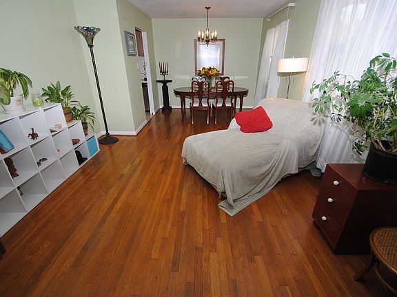 3rd image of 105 Linbrook Dr
