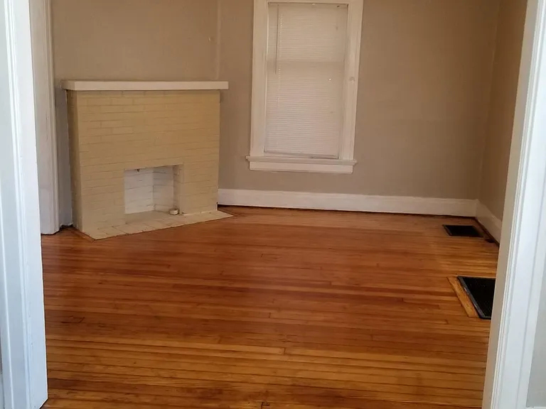 804 E Stewart St — Photo 13