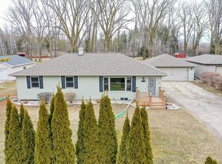 1320 W Edgewood Dr, Appleton, WI 54913