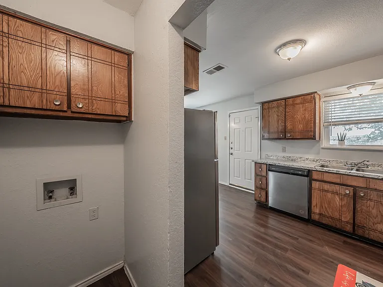 422 Signal Hill Ct N — Photo 4