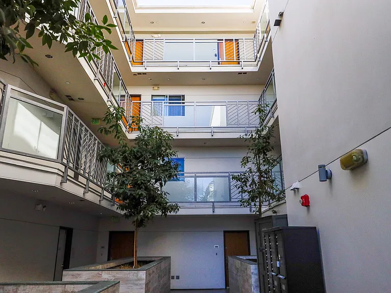Interior Courtyard of Kings Court by Wiseman