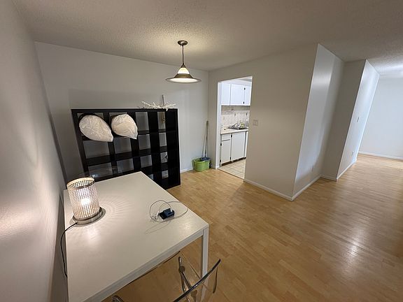 3rd image of 7297 Moffatt Rd