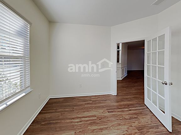 3rd image of 214 Lilla Ct