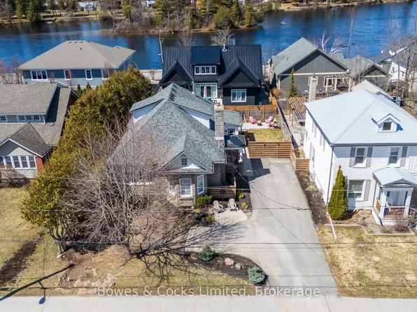 82 Queen St, Selwyn, ON K0L 2H0