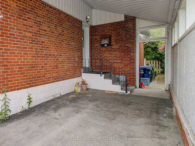 124 Haileybury Dr — Photo 4
