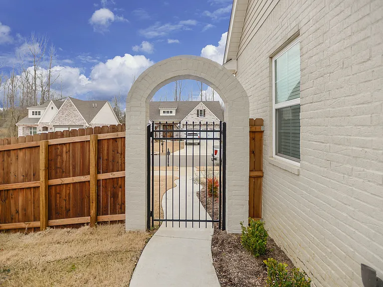 8115 Donnington Ct — Photo 29