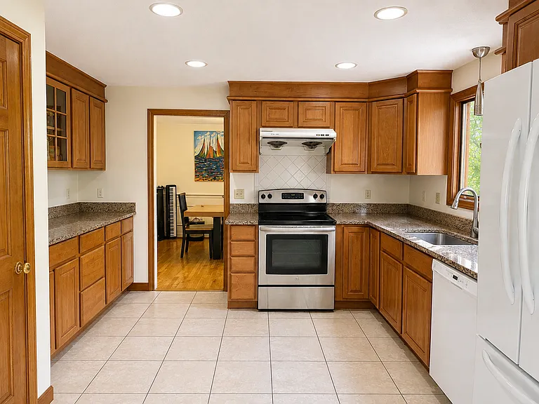 14 Kings Ct — Photo 8