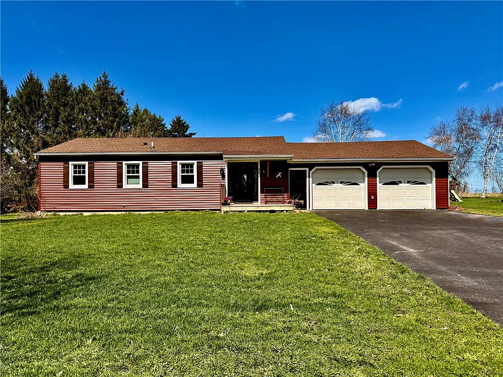 582 Brooks Rd photo 1