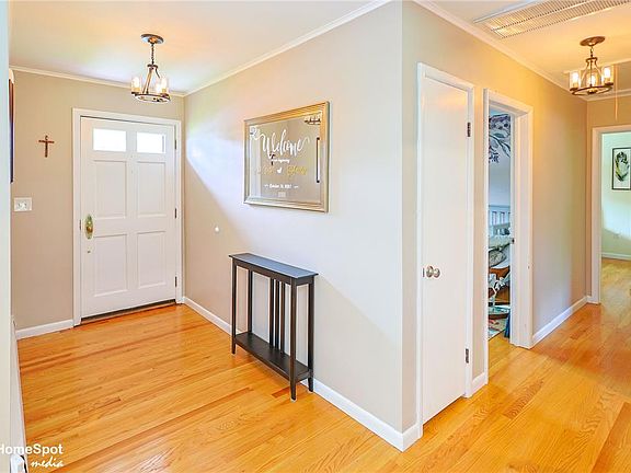 3rd image of 305 E 2nd St