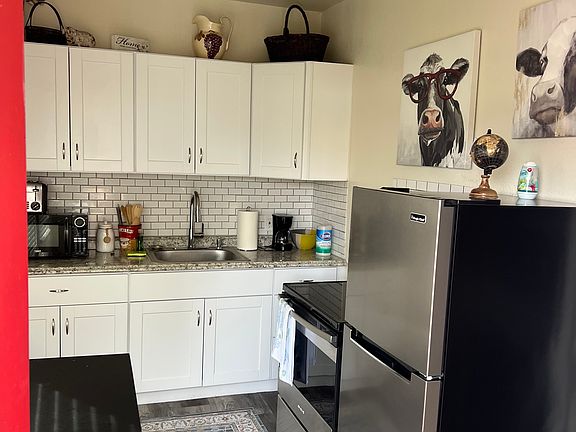4th image of 401 East St #2