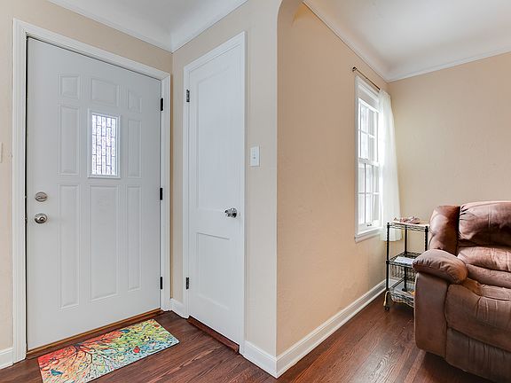 3rd image of 1733 Taylor Ave