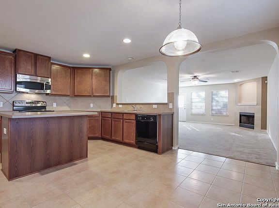 5th image of 125 Arcadia Pl
