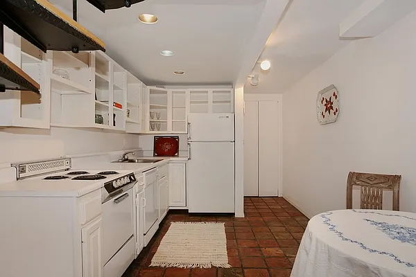 Sold by Corcoran | media 8