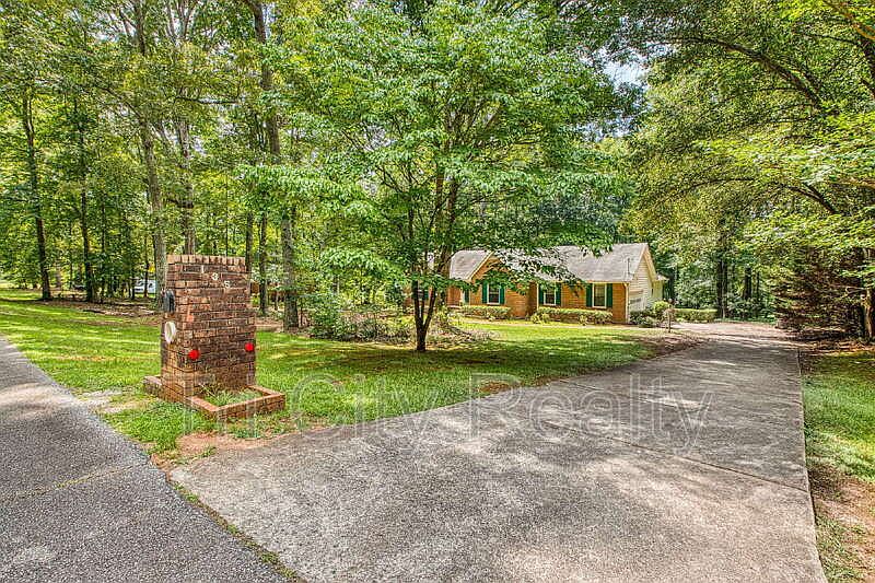 1st image of 135 Brookside Trce