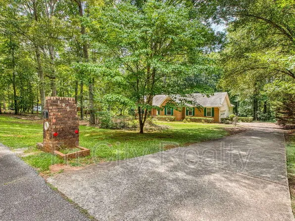 135 Brookside Trce, Fayetteville, GA 30215
