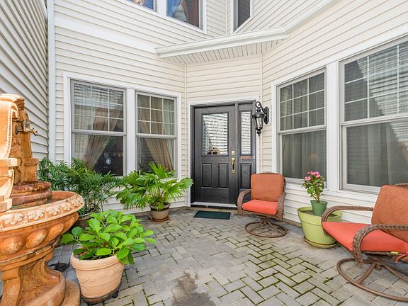 3rd image of 305 Trotting Ln